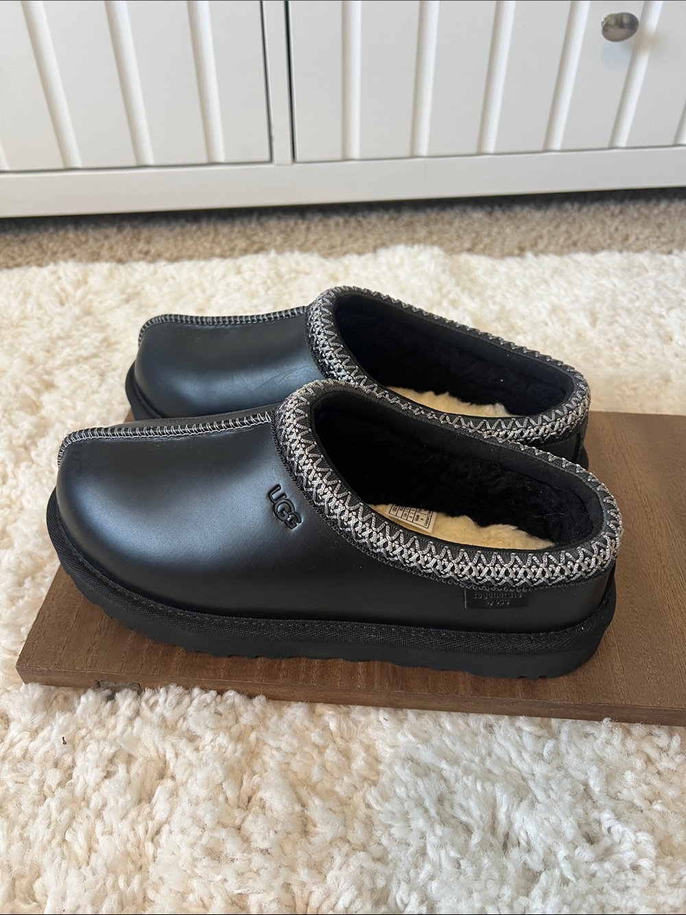 UGG TASMAN LEATHER REGEN BLACK size 8 women’s New - Picture 3 of 5